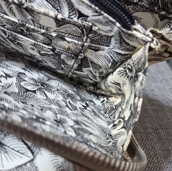 Hobo International Carson Wallet - Picture 9 of 15